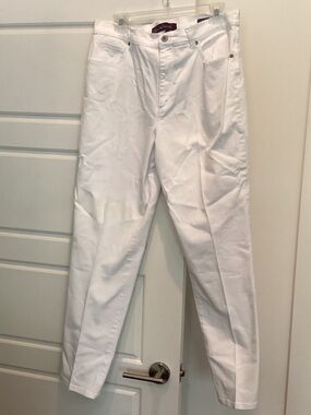 Gloria Vanderbilt White Straight Leg Pants